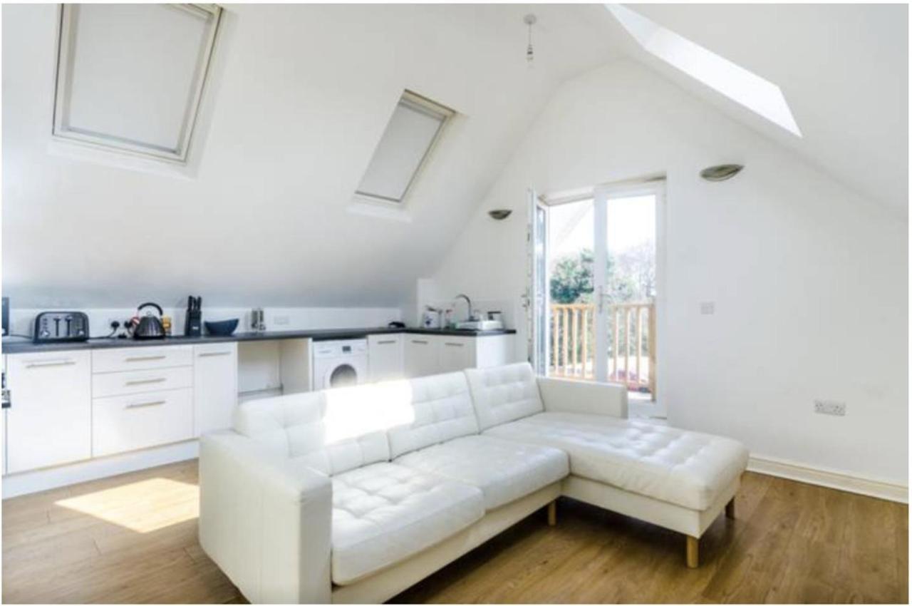 Beautiful 2-Bed Unique Loft Apartment in Beckenham Exterior foto