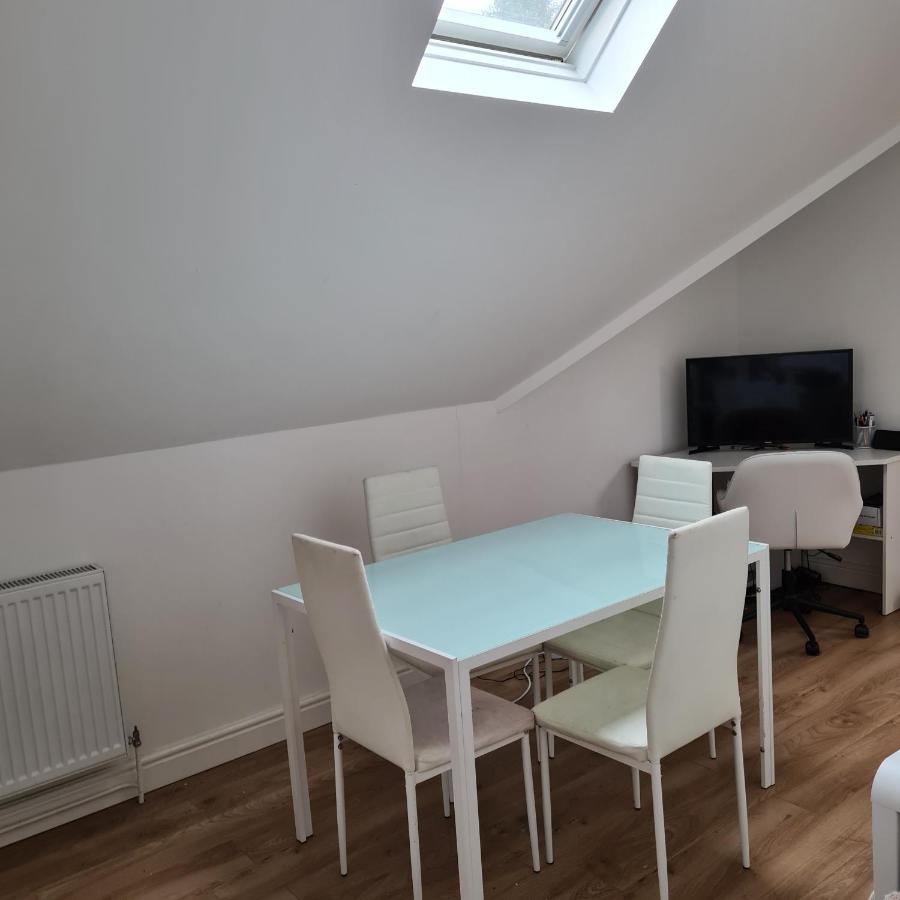Beautiful 2-Bed Unique Loft Apartment in Beckenham Exterior foto
